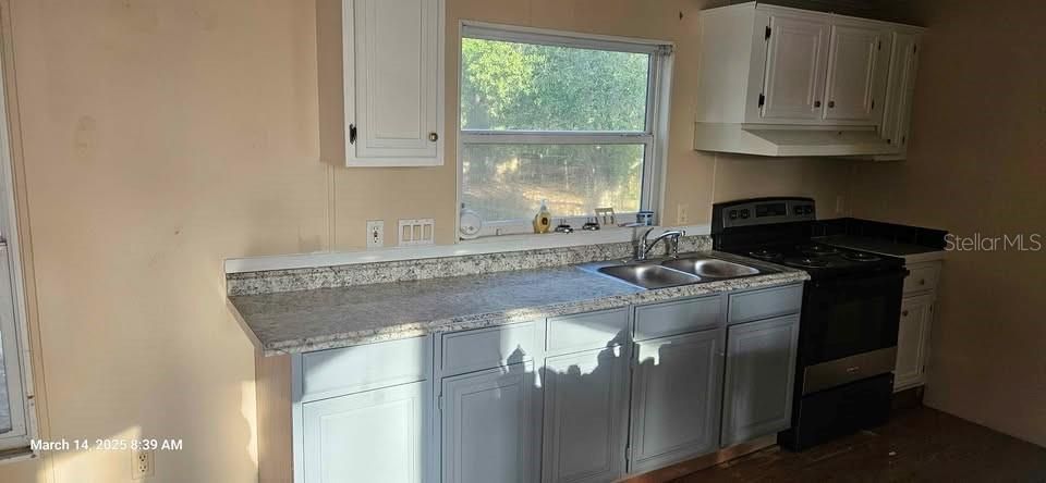 Activo con contrato: $259,000 (4 camas, 2 baños, 1620 Pies cuadrados)