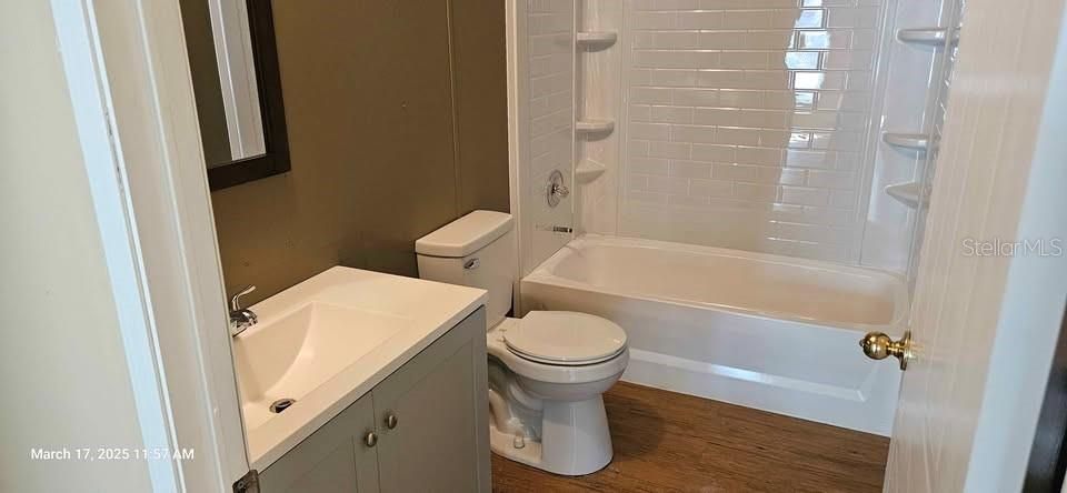Activo con contrato: $259,000 (4 camas, 2 baños, 1620 Pies cuadrados)