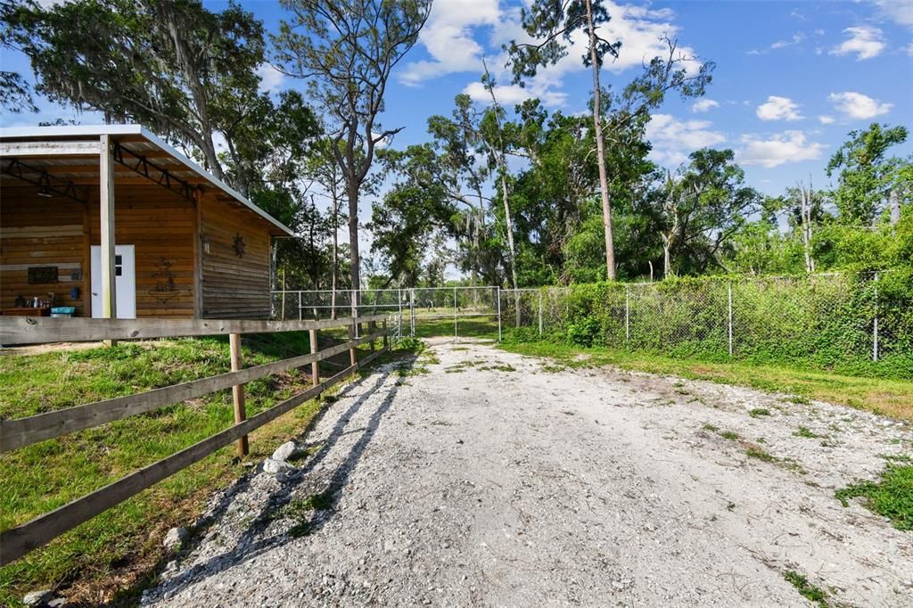 待售: $1,000,000 (11.05 acres)