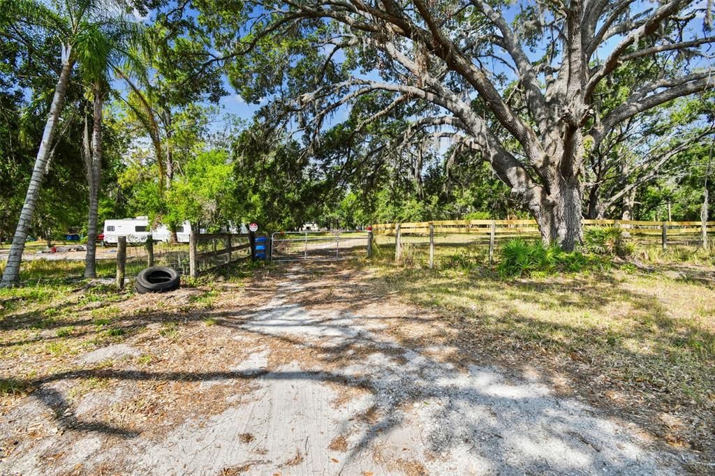 待售: $1,000,000 (11.05 acres)