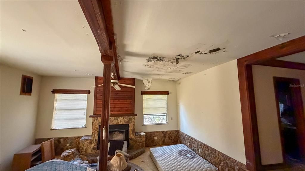 Activo con contrato: $150,000 (3 camas, 2 baños, 1848 Pies cuadrados)