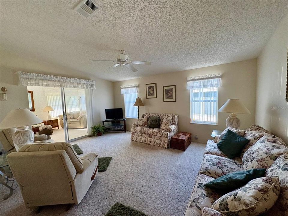 For Sale: $140,000 (2 beds, 2 baths, 1234 Square Feet)