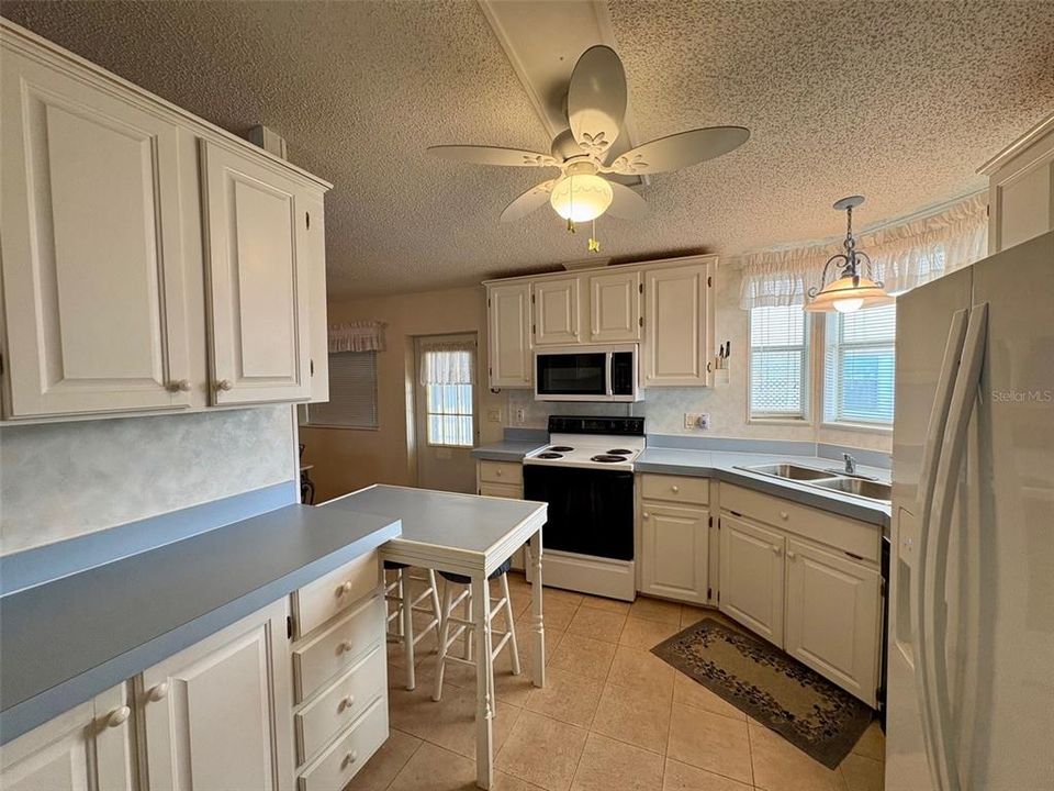 For Sale: $140,000 (2 beds, 2 baths, 1234 Square Feet)