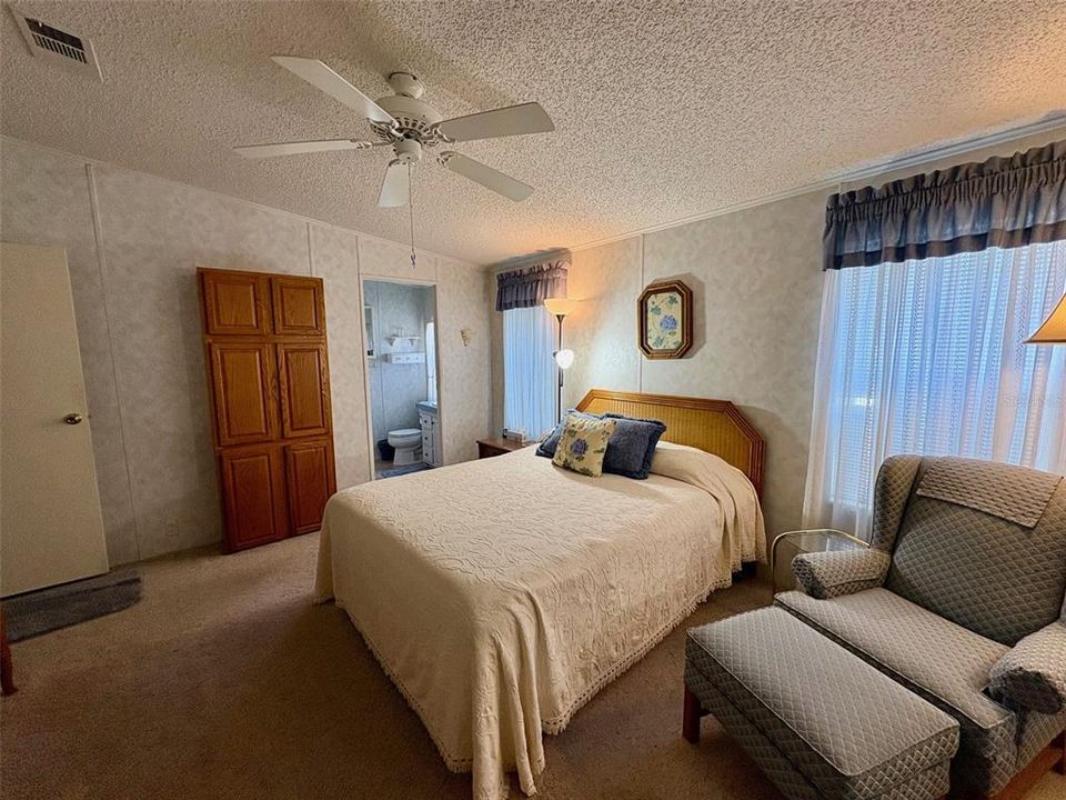 For Sale: $140,000 (2 beds, 2 baths, 1234 Square Feet)