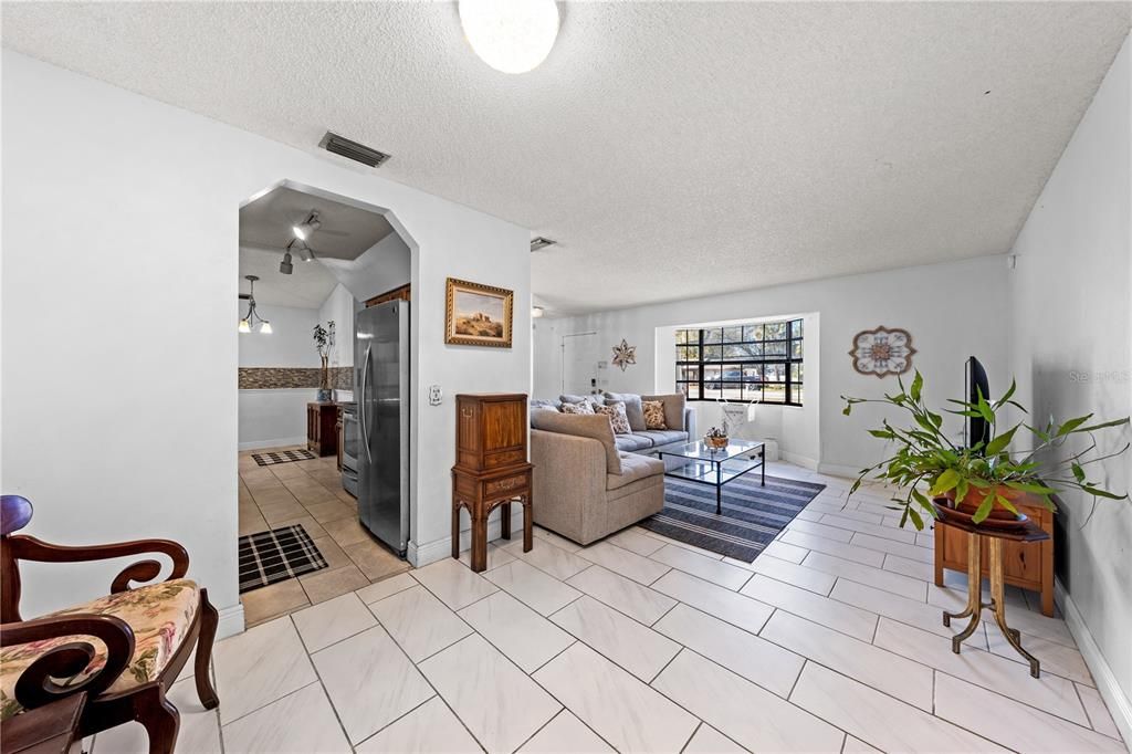 En Venta: $315,000 (3 camas, 2 baños, 1688 Pies cuadrados)