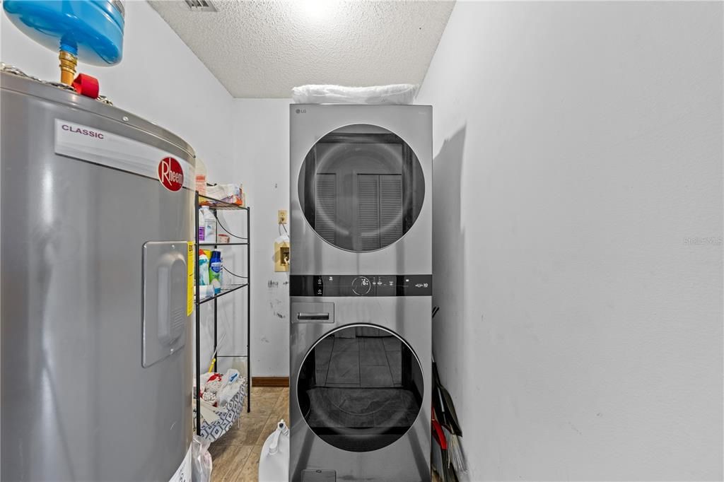 En Venta: $315,000 (3 camas, 2 baños, 1688 Pies cuadrados)