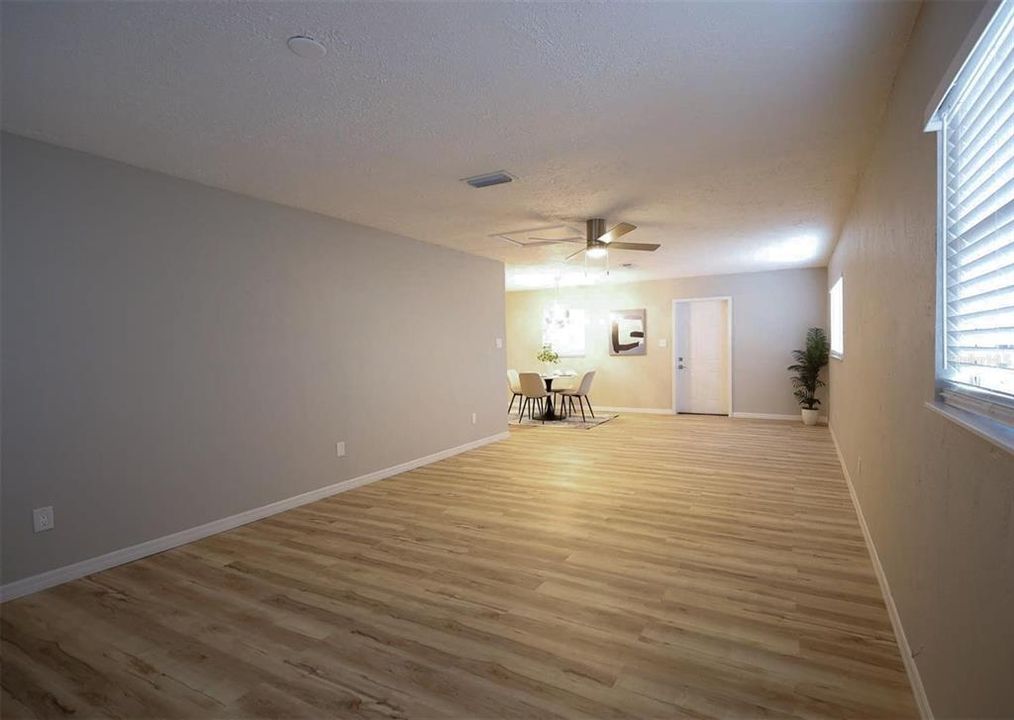 Activo con contrato: $325,000 (3 camas, 2 baños, 1774 Pies cuadrados)
