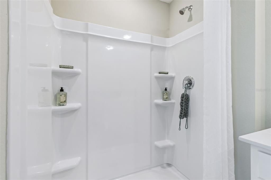 Activo con contrato: $289,990 (4 camas, 2 baños, 1665 Pies cuadrados)