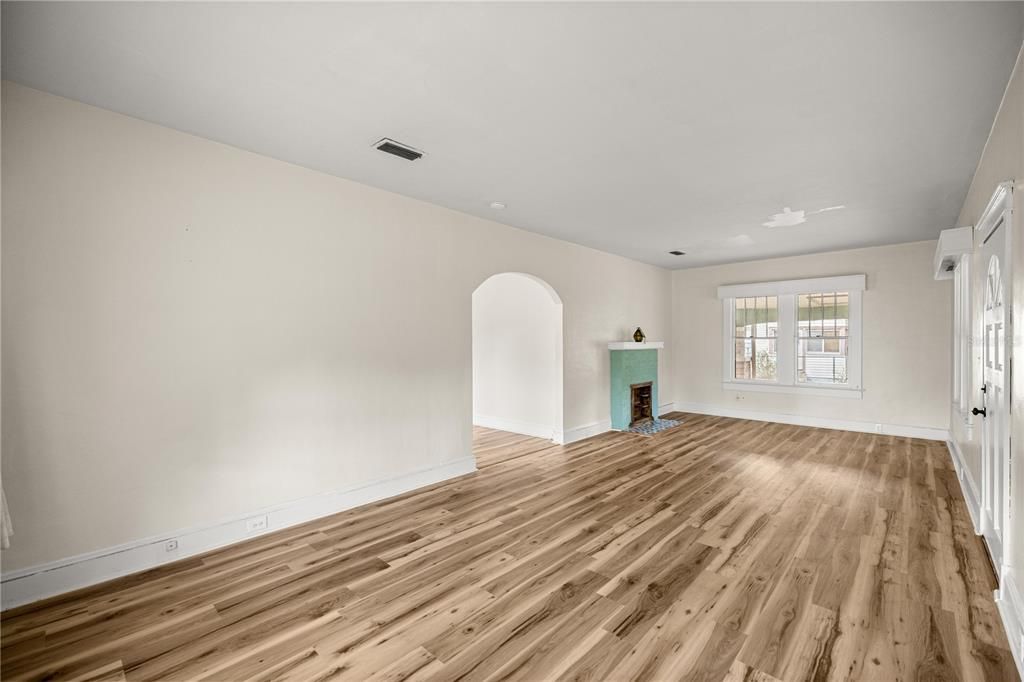 For Sale: $249,900 (3 beds, 2 baths, 1667 Square Feet)