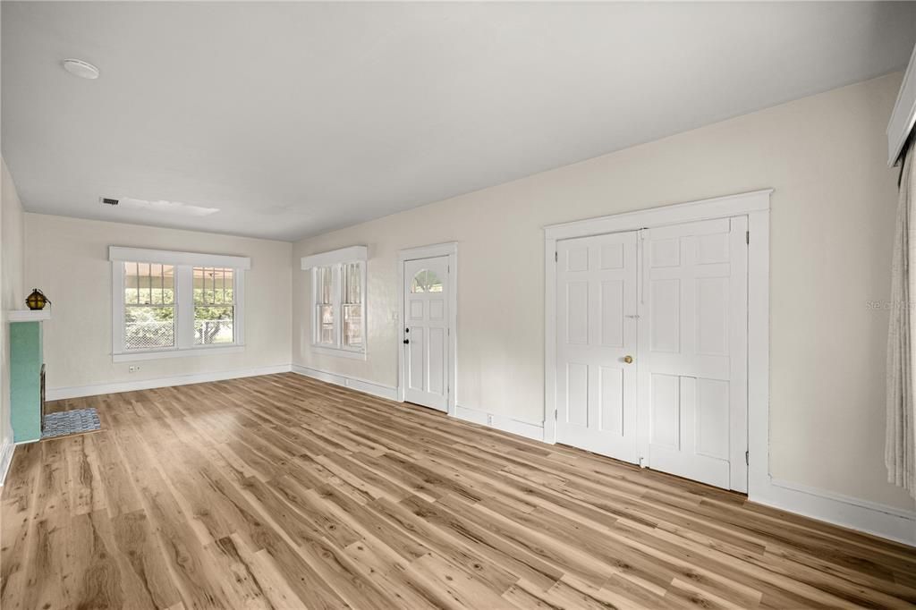 For Sale: $249,900 (3 beds, 2 baths, 1667 Square Feet)