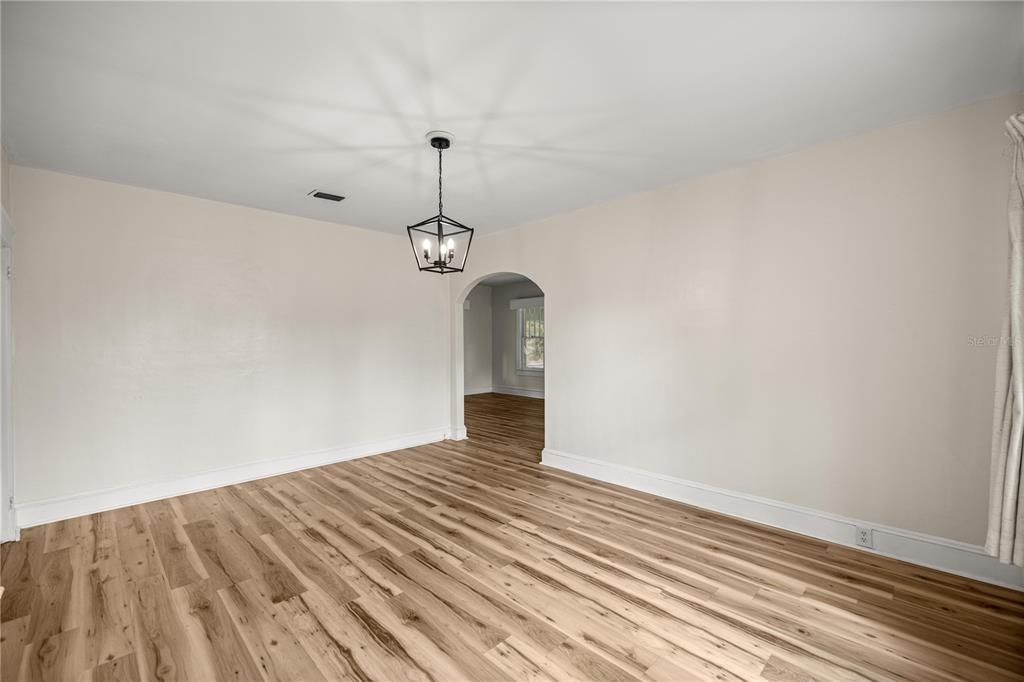 For Sale: $249,900 (3 beds, 2 baths, 1667 Square Feet)