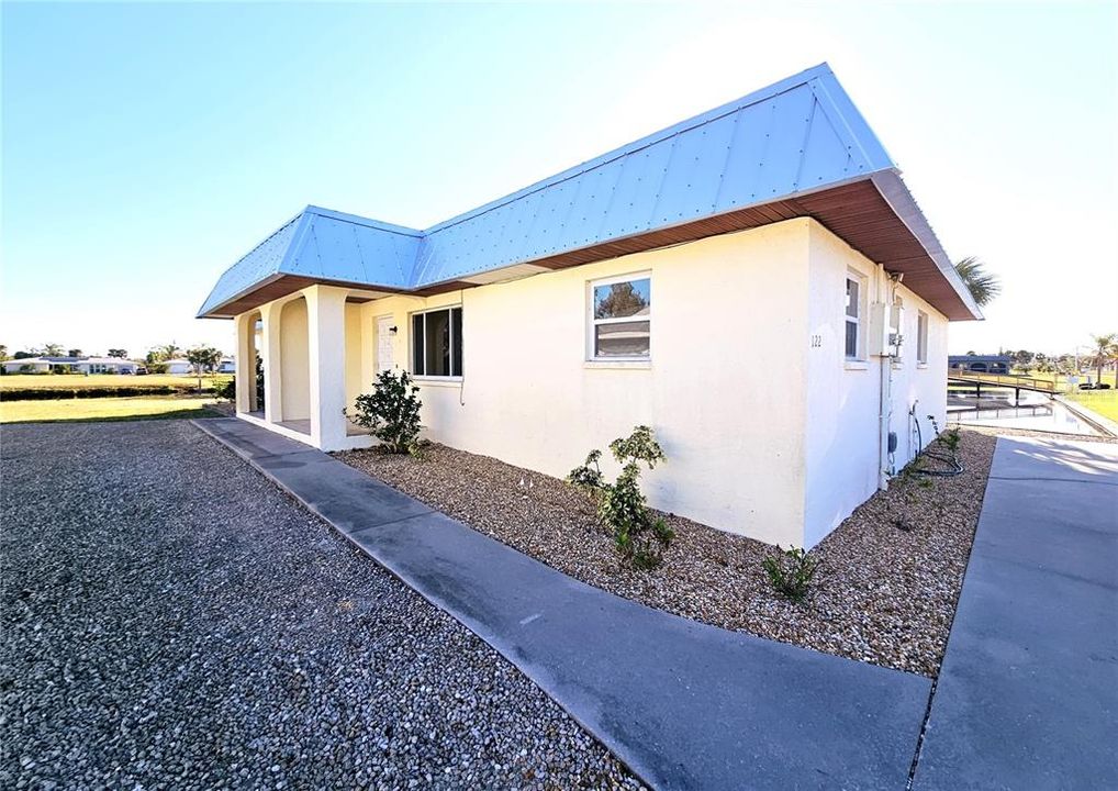 Recently Rented: $1,450 (2 beds, 2 baths, 1034 Square Feet)
