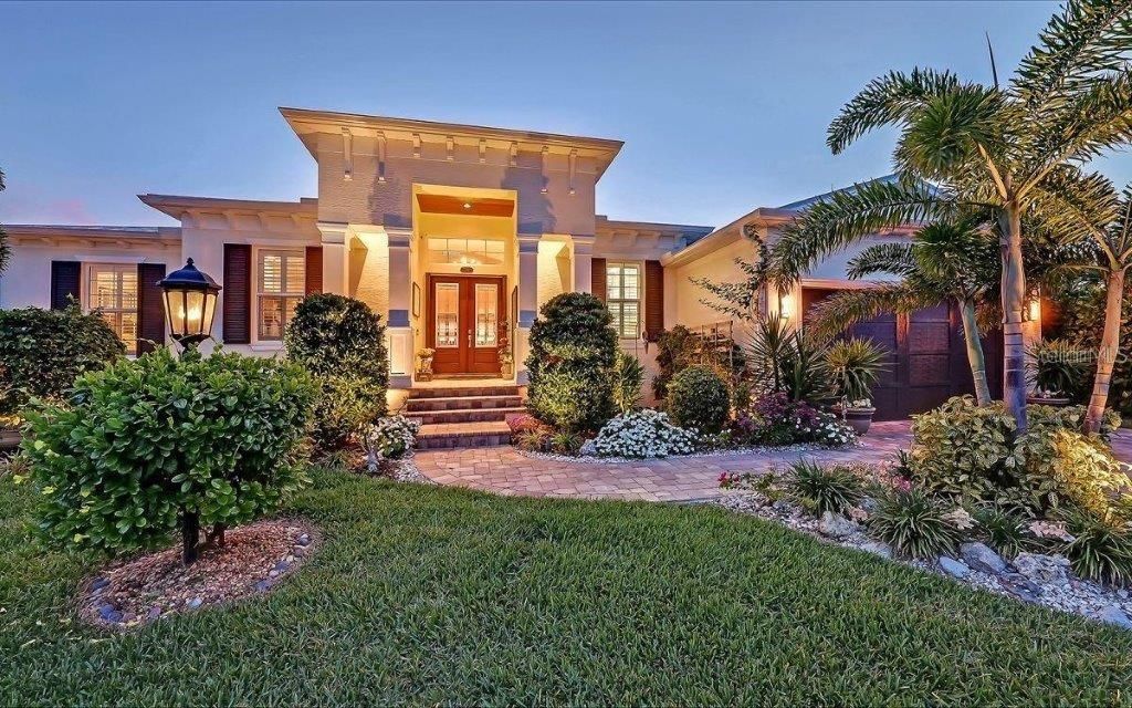 For Sale: $3,150,000 (3 beds, 3 baths, 2665 Square Feet)