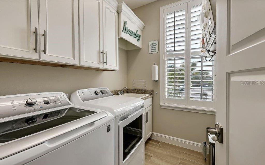For Sale: $3,150,000 (3 beds, 3 baths, 2665 Square Feet)