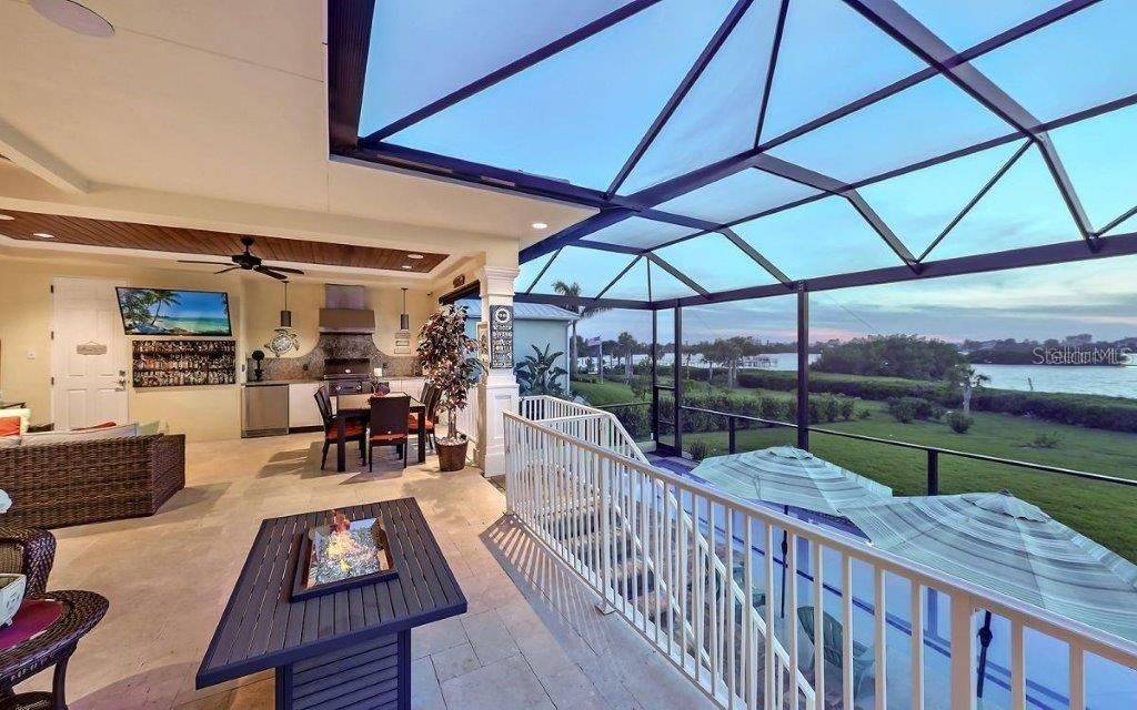 For Sale: $3,150,000 (3 beds, 3 baths, 2665 Square Feet)