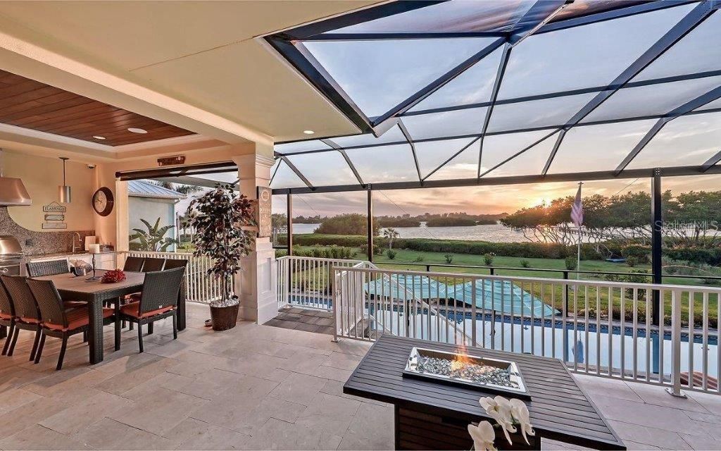 For Sale: $3,150,000 (3 beds, 3 baths, 2665 Square Feet)