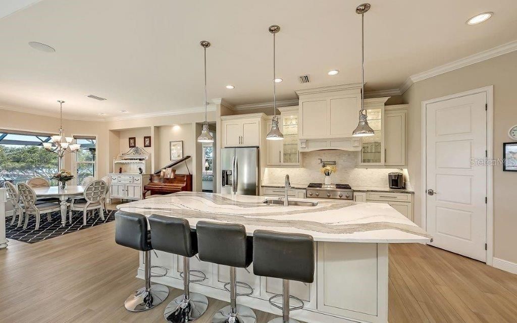 For Sale: $3,150,000 (3 beds, 3 baths, 2665 Square Feet)