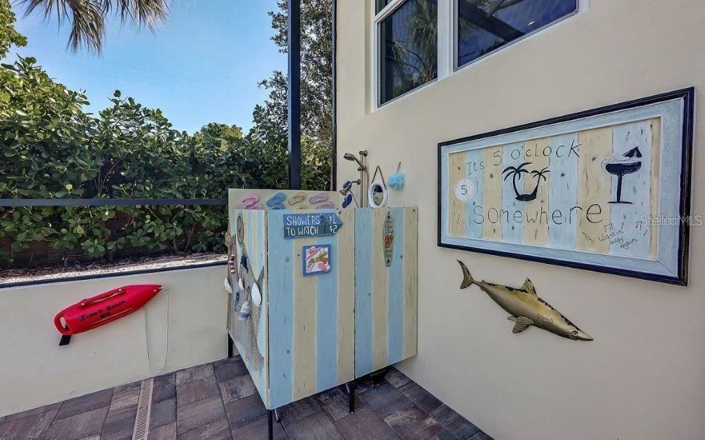 For Sale: $3,150,000 (3 beds, 3 baths, 2665 Square Feet)