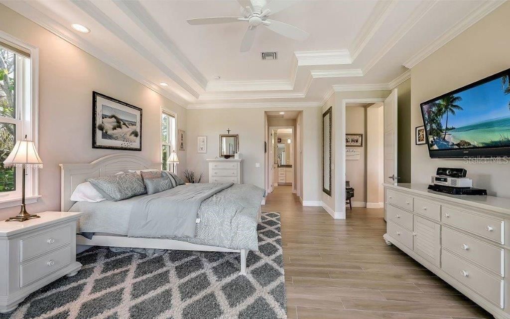 For Sale: $3,150,000 (3 beds, 3 baths, 2665 Square Feet)