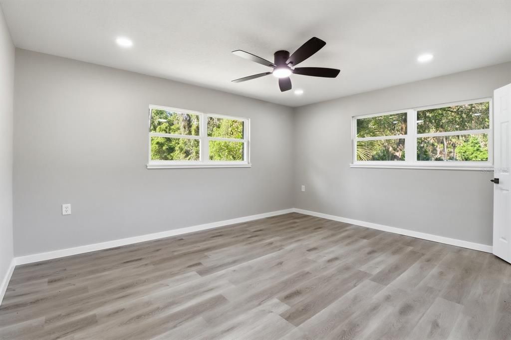 Active With Contract: $219,990 (5 beds, 2 baths, 1969 Square Feet)