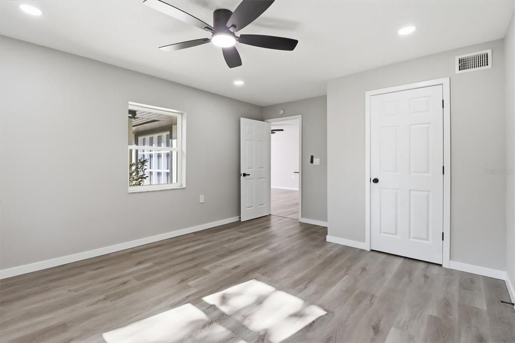 Active With Contract: $219,990 (5 beds, 2 baths, 1969 Square Feet)