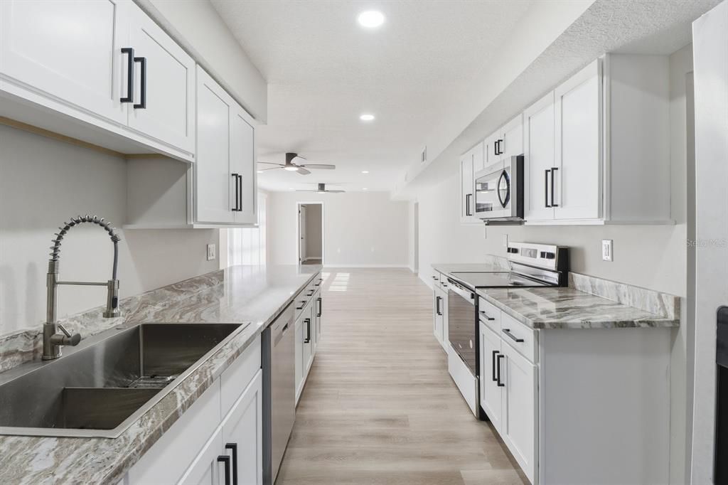 Active With Contract: $219,990 (5 beds, 2 baths, 1969 Square Feet)
