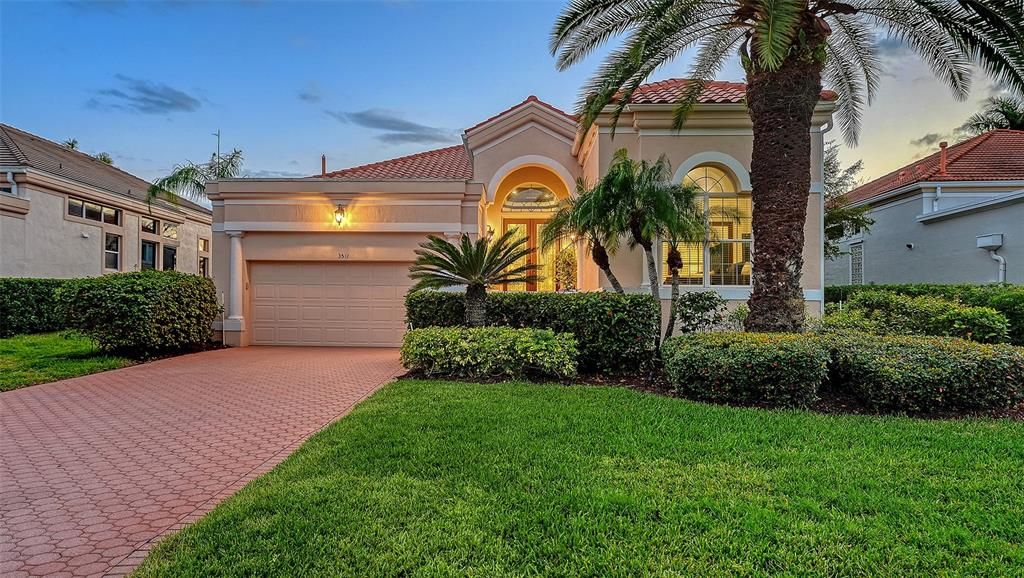 Недавно продано: $1,399,999 (3 спален, 2 ванн, 2579 Квадратных фут)