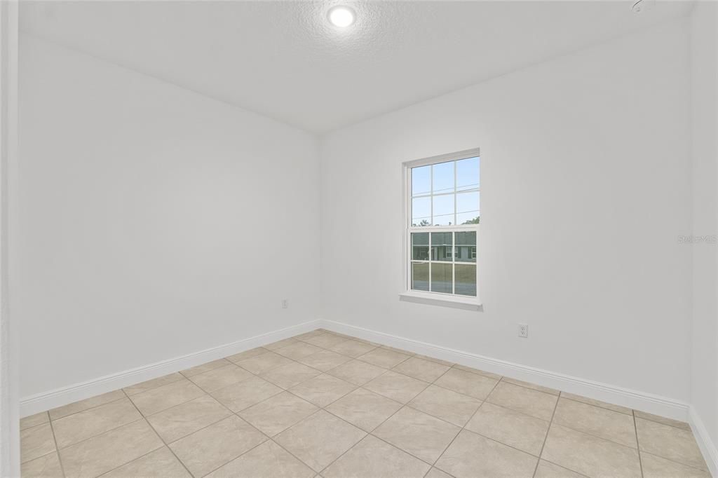 Activo con contrato: $244,900 (4 camas, 2 baños, 1580 Pies cuadrados)