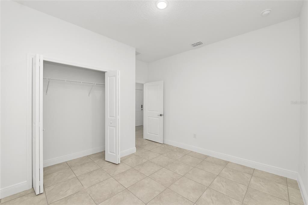 Activo con contrato: $244,900 (4 camas, 2 baños, 1580 Pies cuadrados)