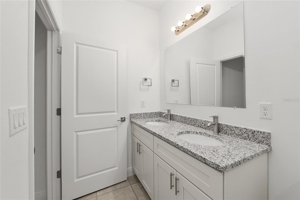 Activo con contrato: $244,900 (4 camas, 2 baños, 1580 Pies cuadrados)