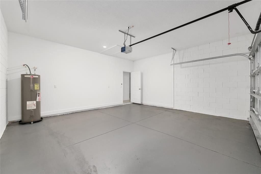 Activo con contrato: $244,900 (4 camas, 2 baños, 1580 Pies cuadrados)