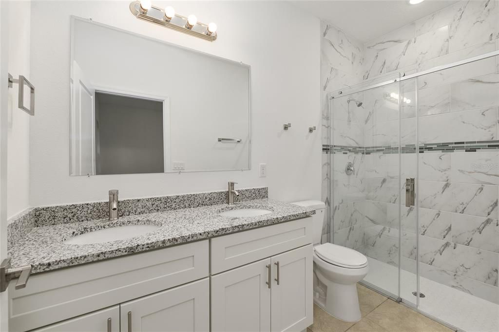 Activo con contrato: $244,900 (4 camas, 2 baños, 1580 Pies cuadrados)