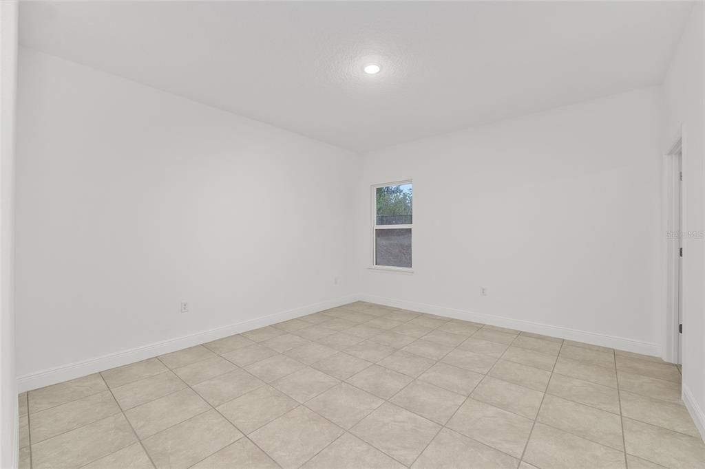 Activo con contrato: $244,900 (4 camas, 2 baños, 1580 Pies cuadrados)