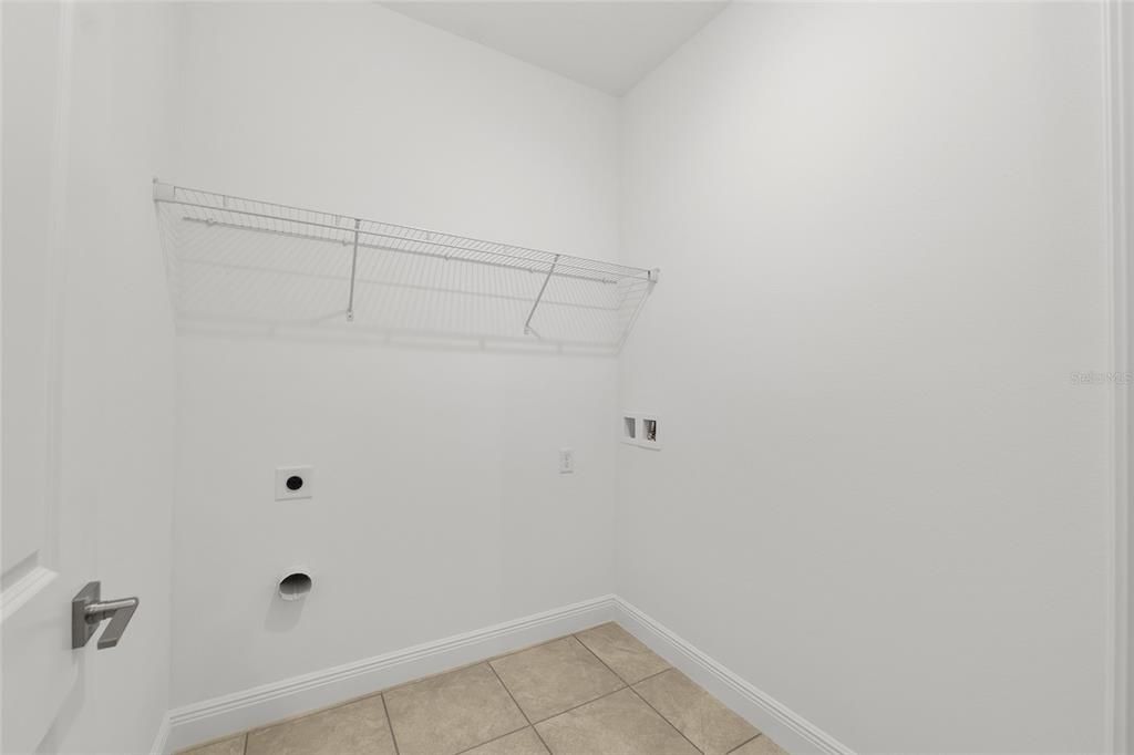 Activo con contrato: $244,900 (4 camas, 2 baños, 1580 Pies cuadrados)