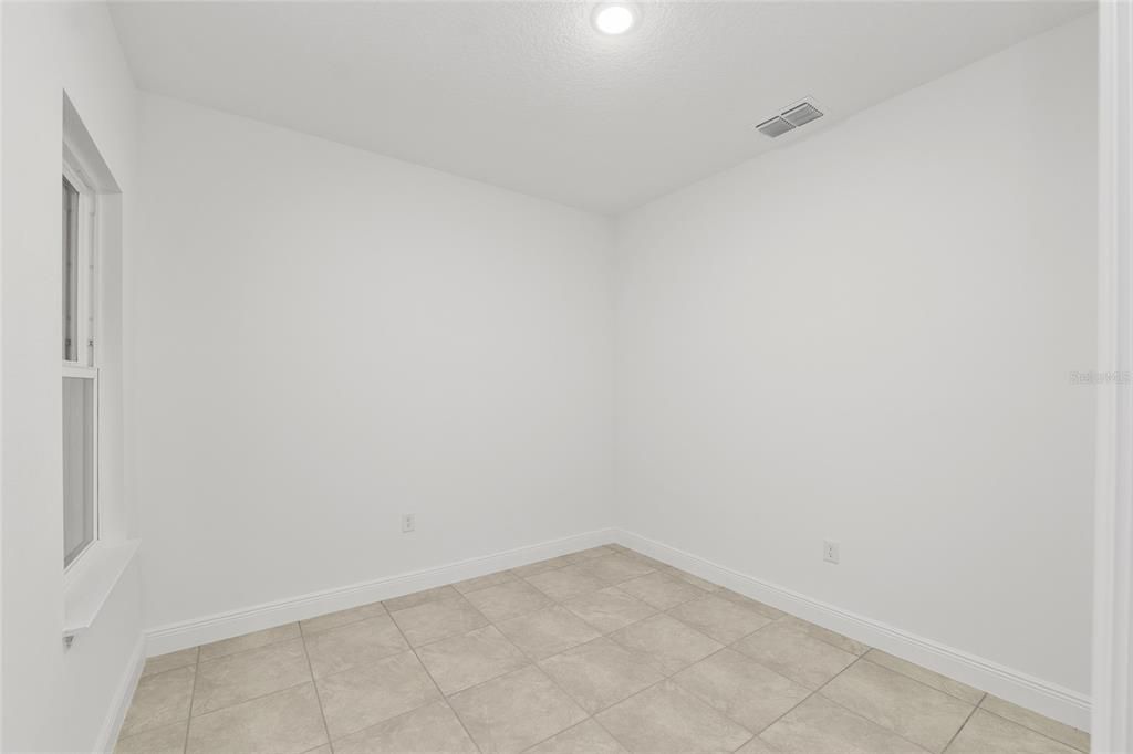 Activo con contrato: $244,900 (4 camas, 2 baños, 1580 Pies cuadrados)