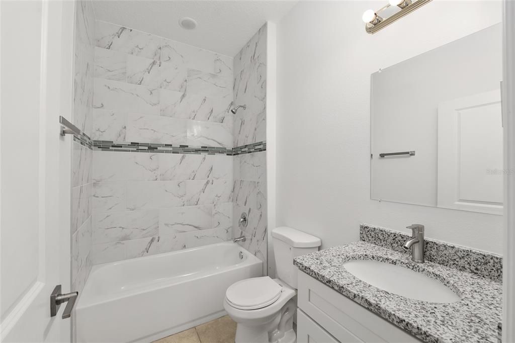 Activo con contrato: $244,900 (4 camas, 2 baños, 1580 Pies cuadrados)