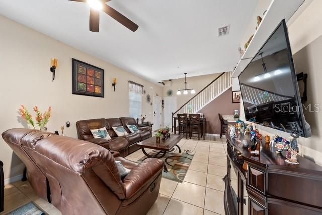Activo con contrato: $304,000 (4 camas, 2 baños, 1615 Pies cuadrados)