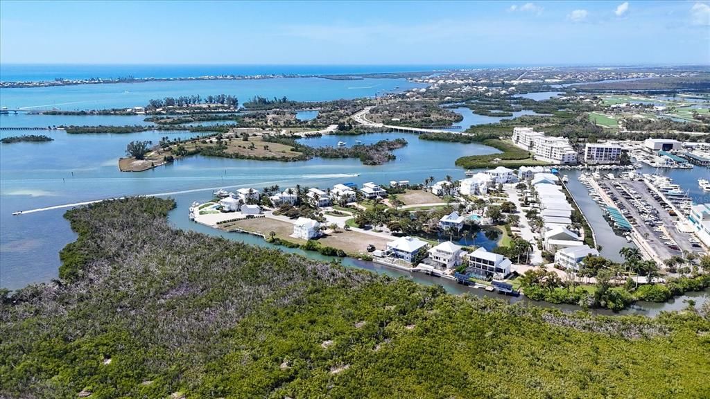 待售: $429,000 (0.27 acres)