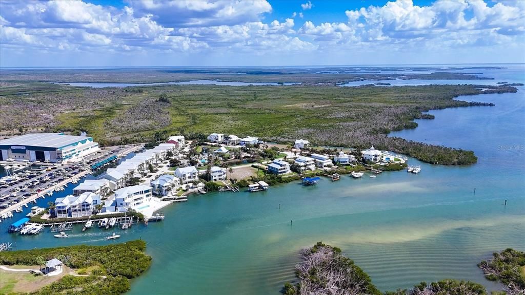 待售: $429,000 (0.27 acres)