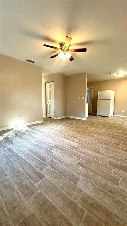 Active With Contract: $1,700 (3 beds, 1 baths, 1238 Square Feet)