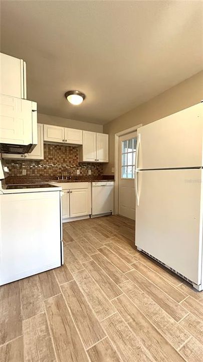 Active With Contract: $1,700 (3 beds, 1 baths, 1238 Square Feet)