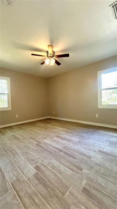 Active With Contract: $1,700 (3 beds, 1 baths, 1238 Square Feet)