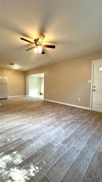 Active With Contract: $1,700 (3 beds, 1 baths, 1238 Square Feet)