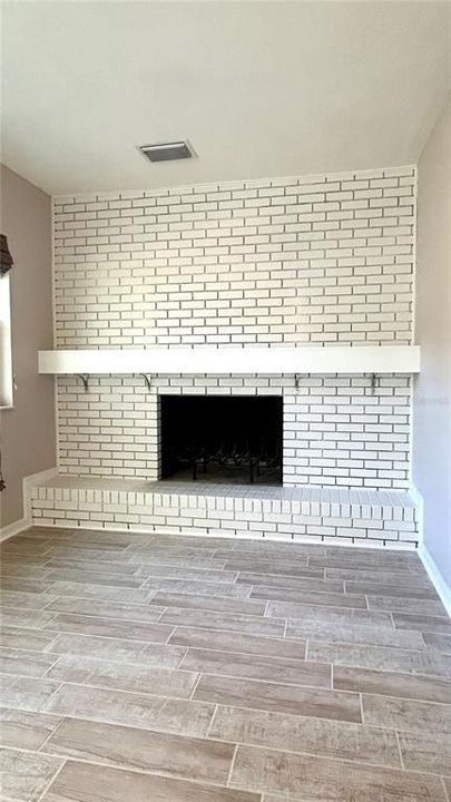 Active With Contract: $1,700 (3 beds, 1 baths, 1238 Square Feet)