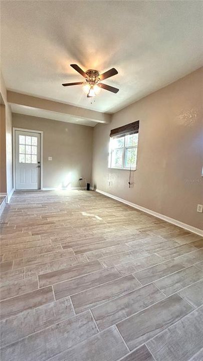 Active With Contract: $1,700 (3 beds, 1 baths, 1238 Square Feet)