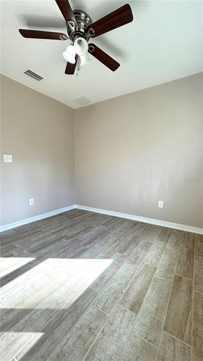Active With Contract: $1,700 (3 beds, 1 baths, 1238 Square Feet)
