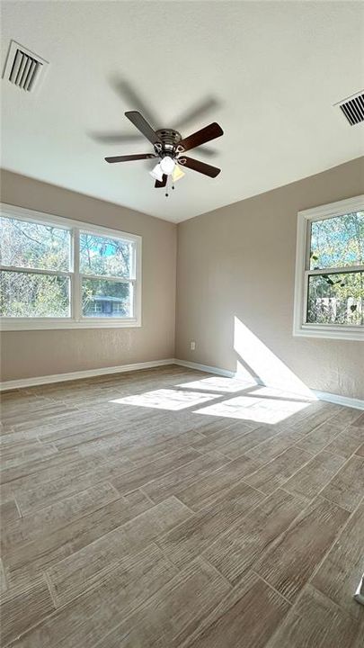 Active With Contract: $1,700 (3 beds, 1 baths, 1238 Square Feet)