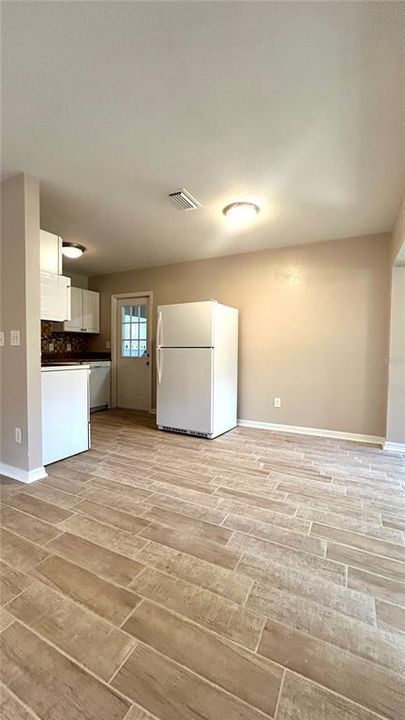 Active With Contract: $1,700 (3 beds, 1 baths, 1238 Square Feet)