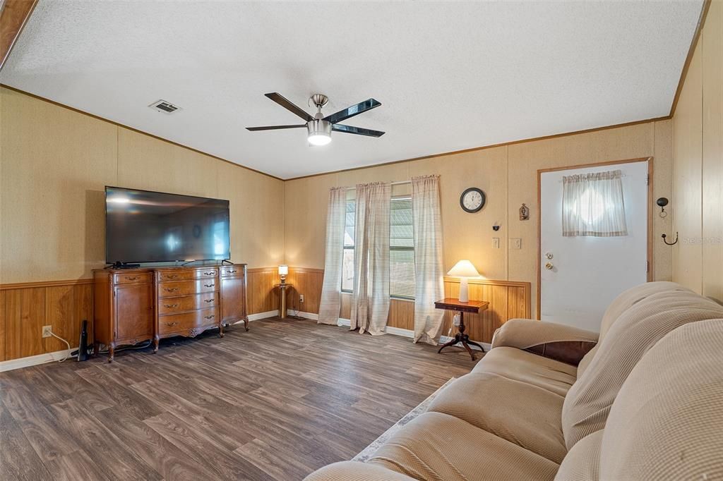 En Venta: $235,000 (3 camas, 2 baños, 1248 Pies cuadrados)