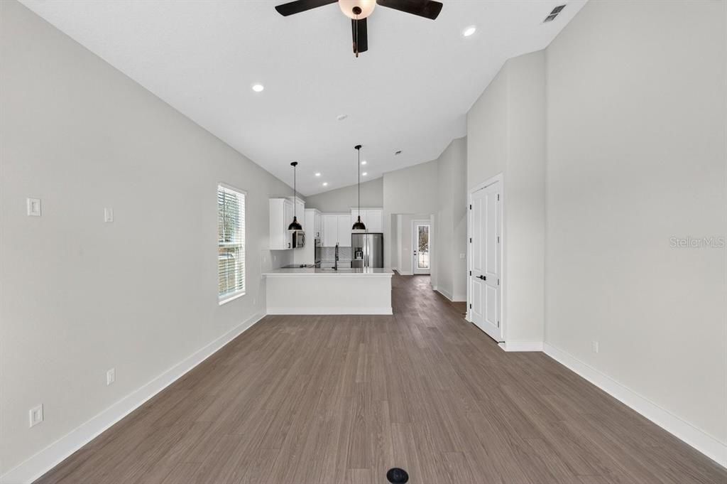 En Venta: $454,900 (4 camas, 2 baños, 1847 Pies cuadrados)